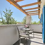 Villa Zminj 1404 *