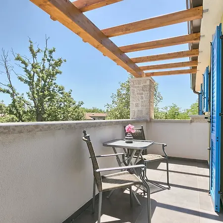 Βίλα Zminj 1404 *