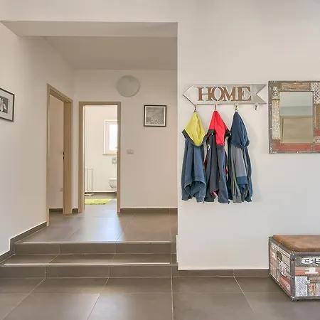 Villa Zminj 1404 *