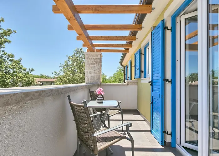 Vila Zminj 1404 Tomisici