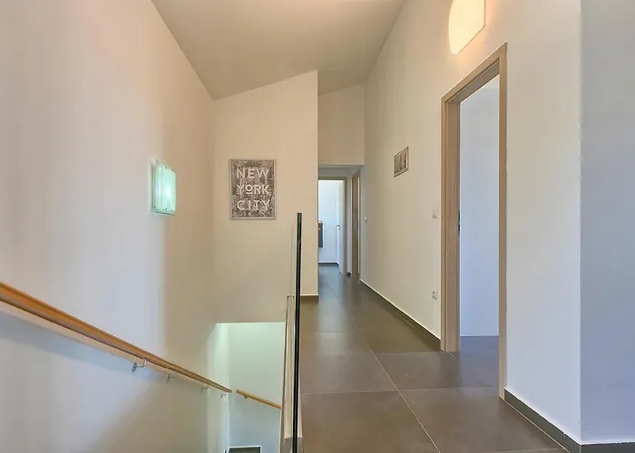 Vila Zminj 1404 Tomisici