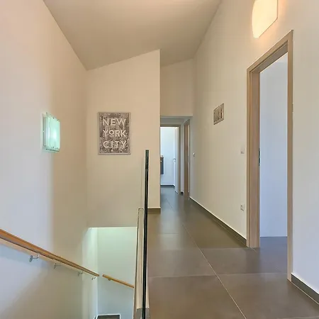 Villa Zminj 1404 Tomisici