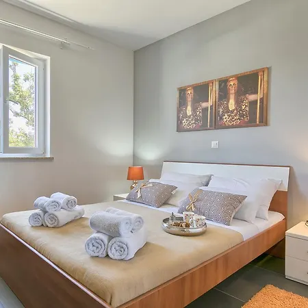 Zminj 1404 * Tomisici